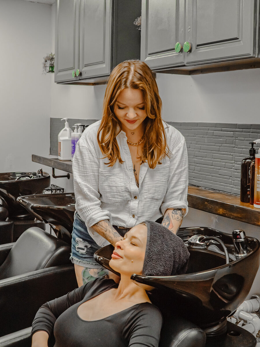 Shasta shampooing a client at Kreashenz Salon and Spa